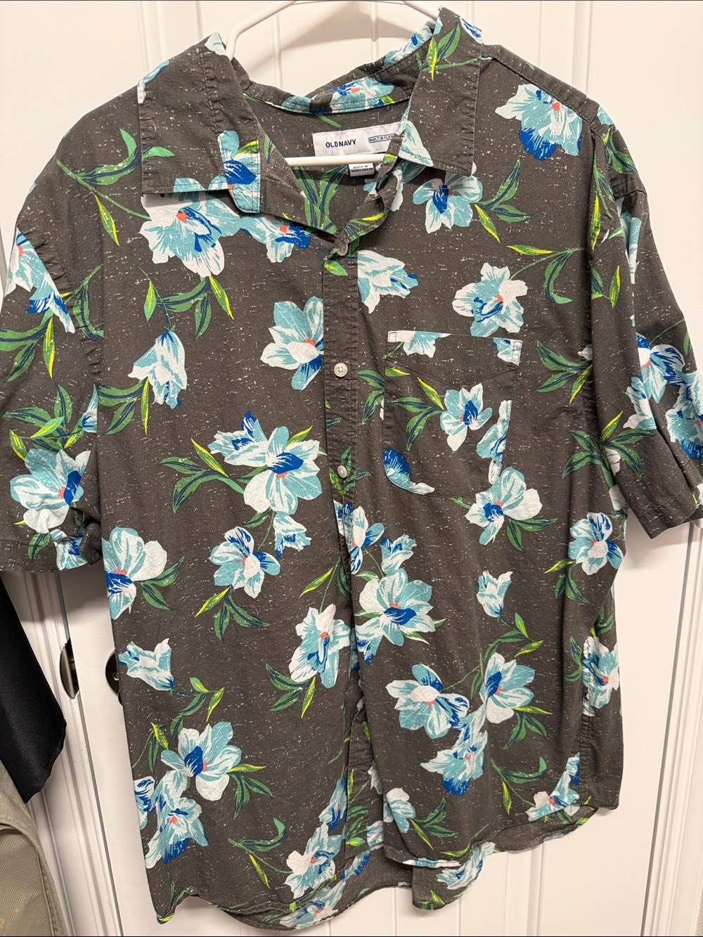 Old Navy Gray Floral Short Sleeve Button-Down Shirt